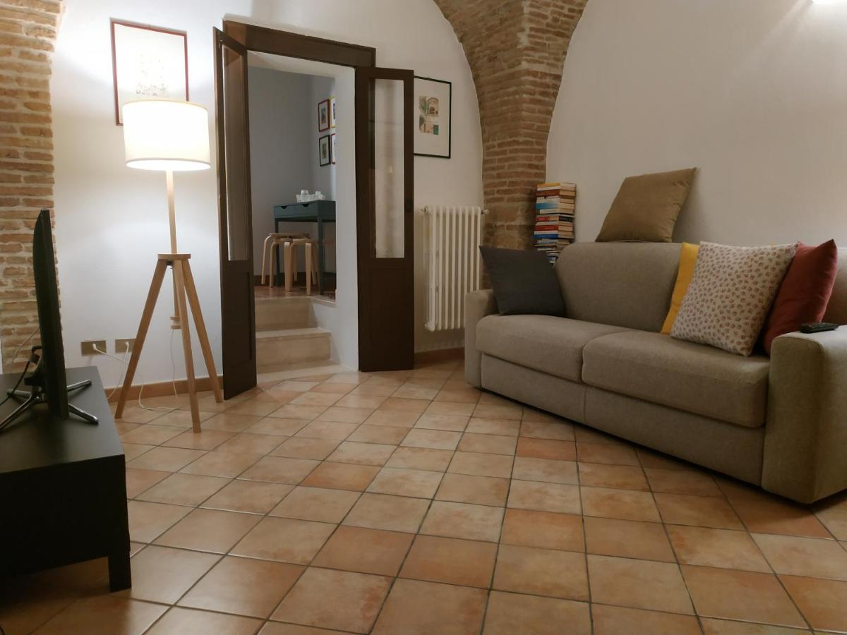 Bed And Breakfast In Piazza Orazio Venosa Dış mekan fotoğraf