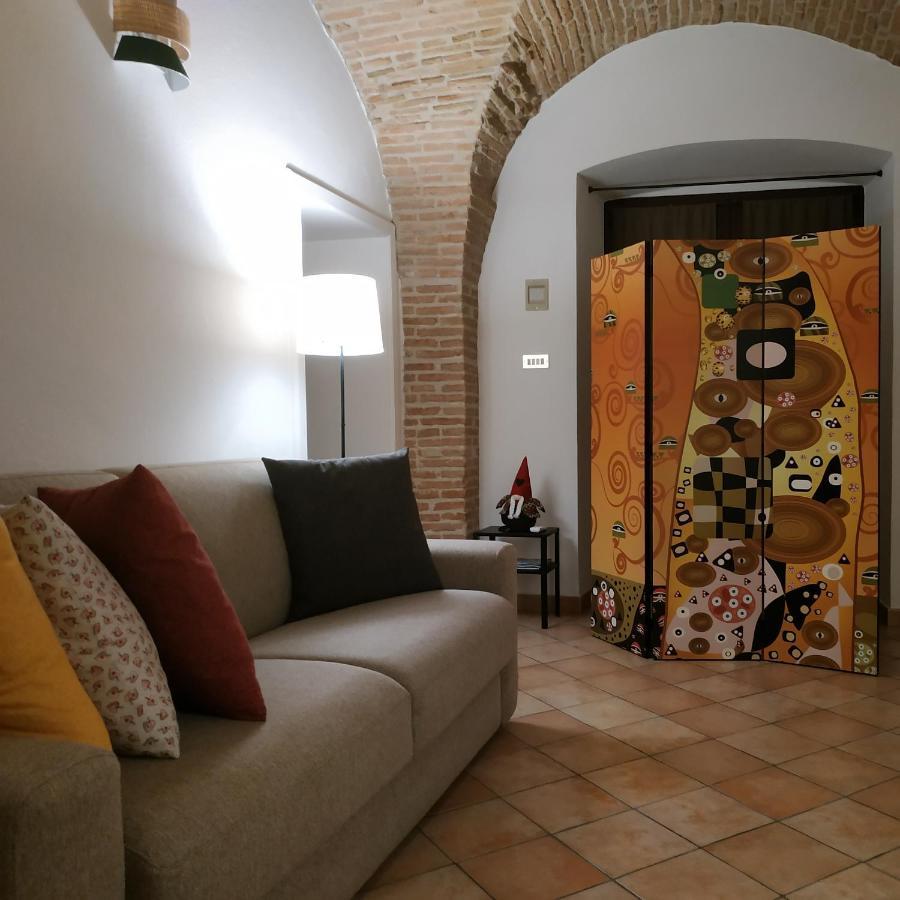 Bed And Breakfast In Piazza Orazio Venosa Dış mekan fotoğraf